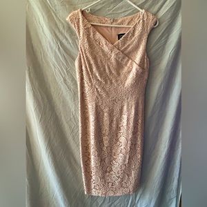 It a elegant dress for a coctel, for a wedding,  light peach color new dress